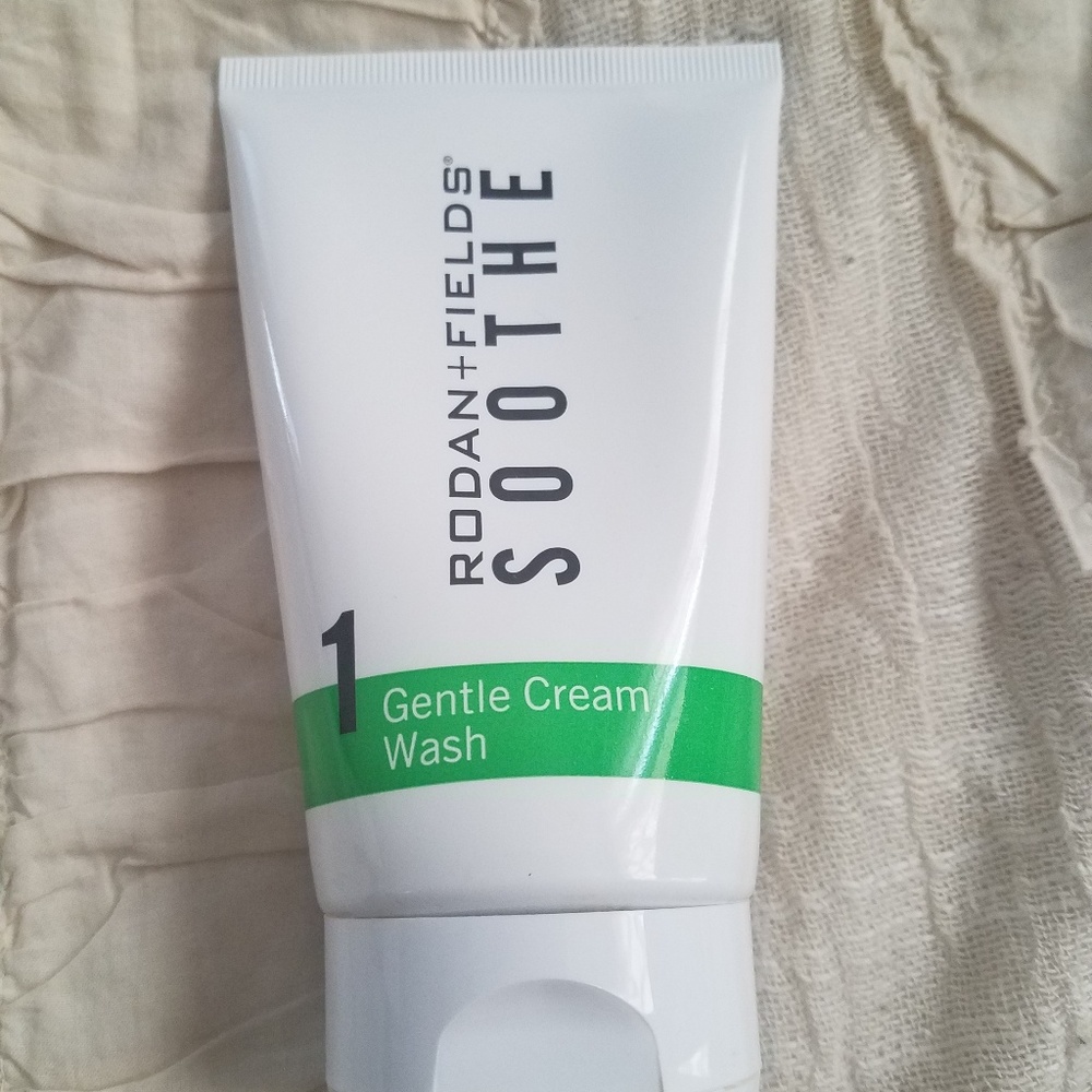 Rodan and Fields Soothe Face Wash